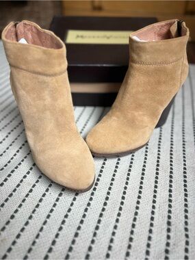 Modern Vintage Allison Sand Suede Chunky Heel Ankle Booties 8.5